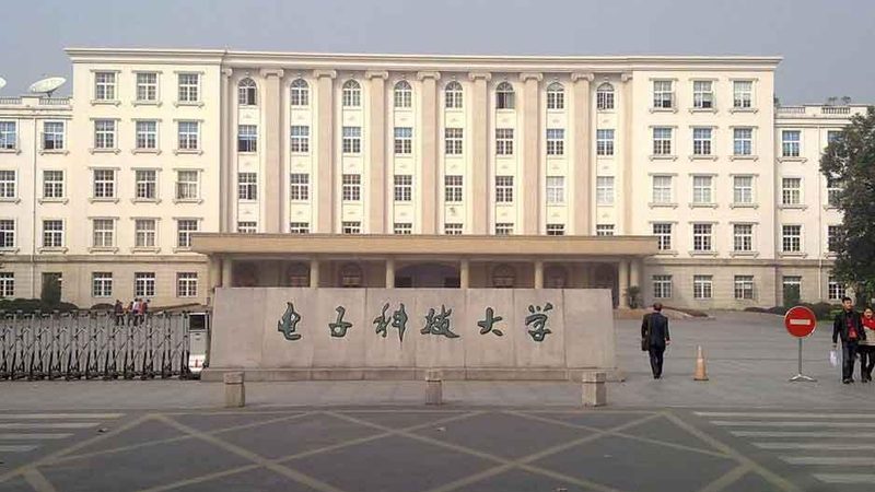 如何准确判断发光二极管正负极？**
